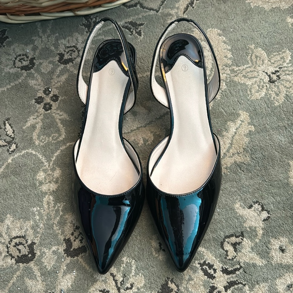 Pointed Toe Kitten Heels | Black